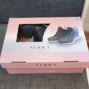 Serra Ladies' Wedge Sneakers in Black Size 9 Runs Small